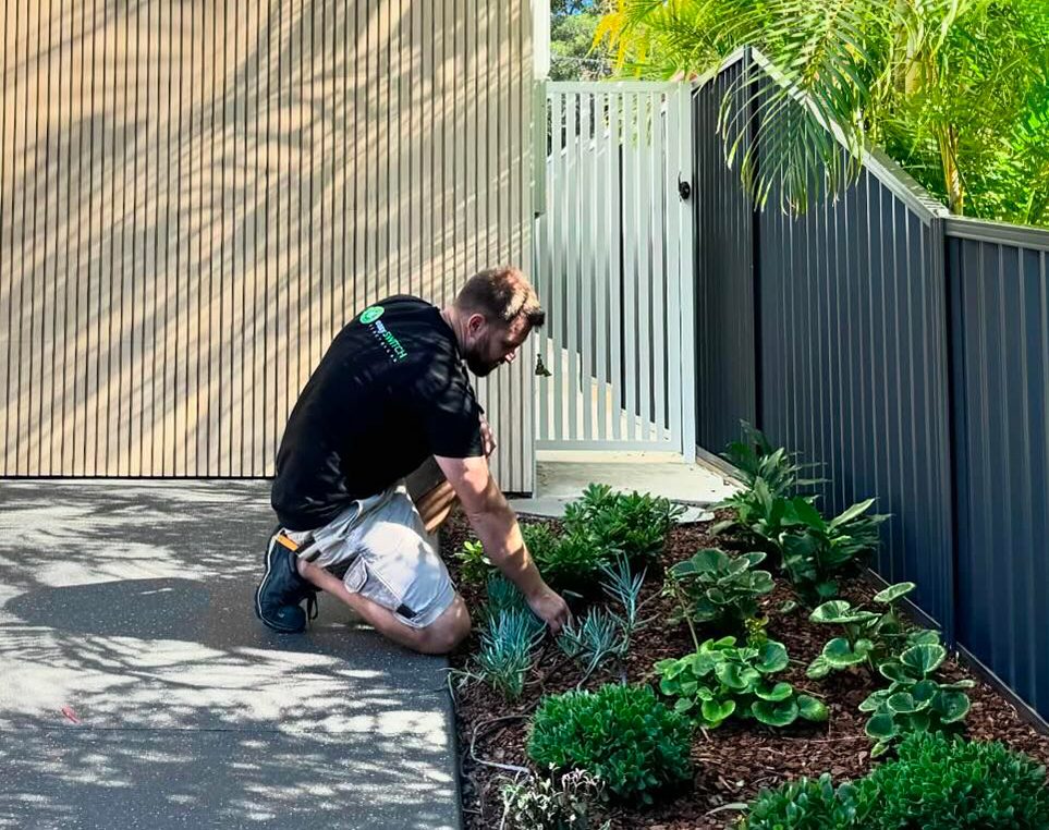 An Easy Switch Electrical electrician installing outdoor lighting