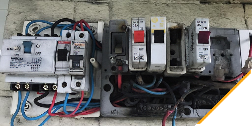 Electrical faults on circuit breakers